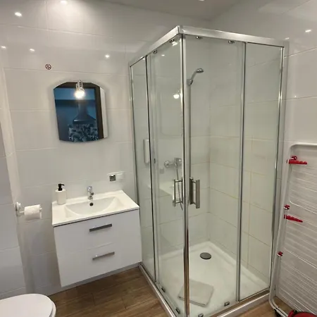 아파트 2 Tyskie Apartamenty Z Prywatnym Ogrodkiem 타이치